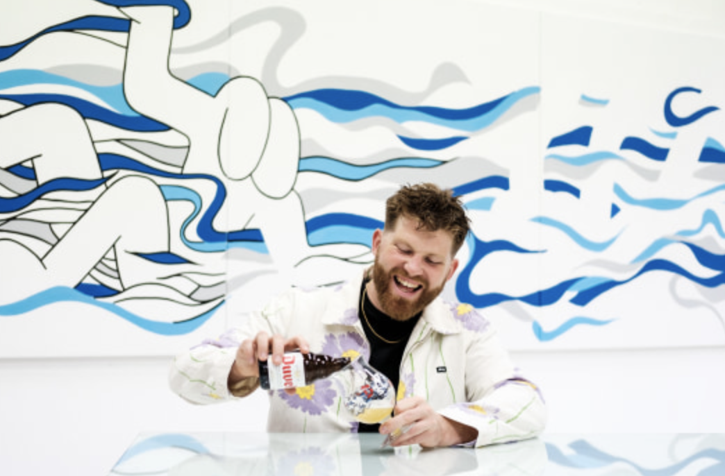 Illustrator en DJ Franky Sticks brengt muziek en kunst samen op Duvel designer glas '22
