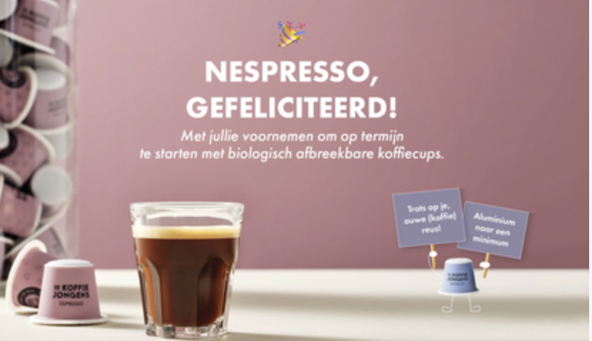 De koffiejongense feliciteren Nespresso
