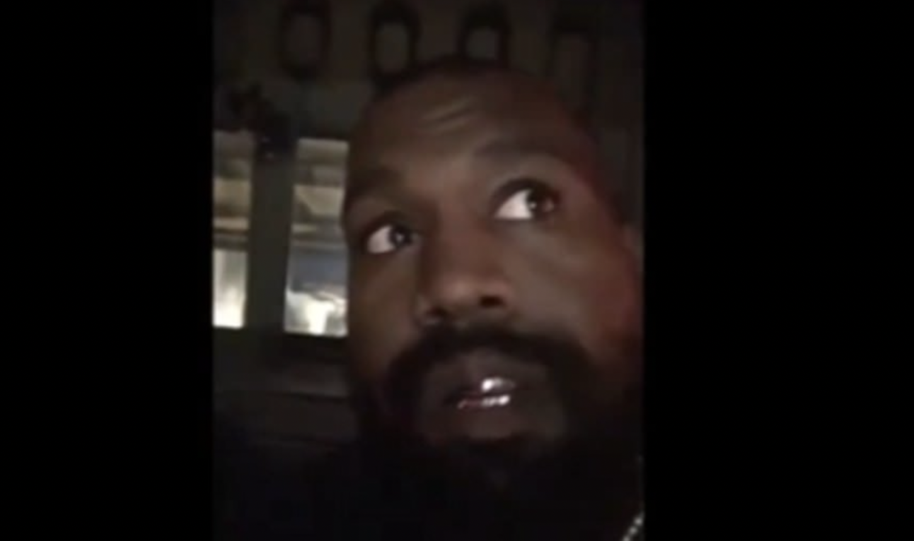 Bizarre commercial levert Kanye West miljoenen op