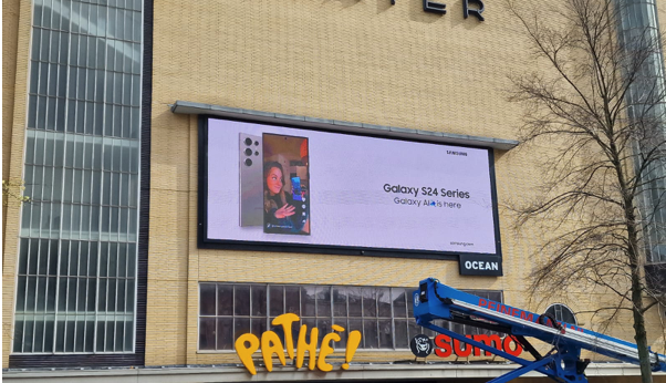 Samsung verbindt TikTok met buitenwereld in Out of Phone-campagne