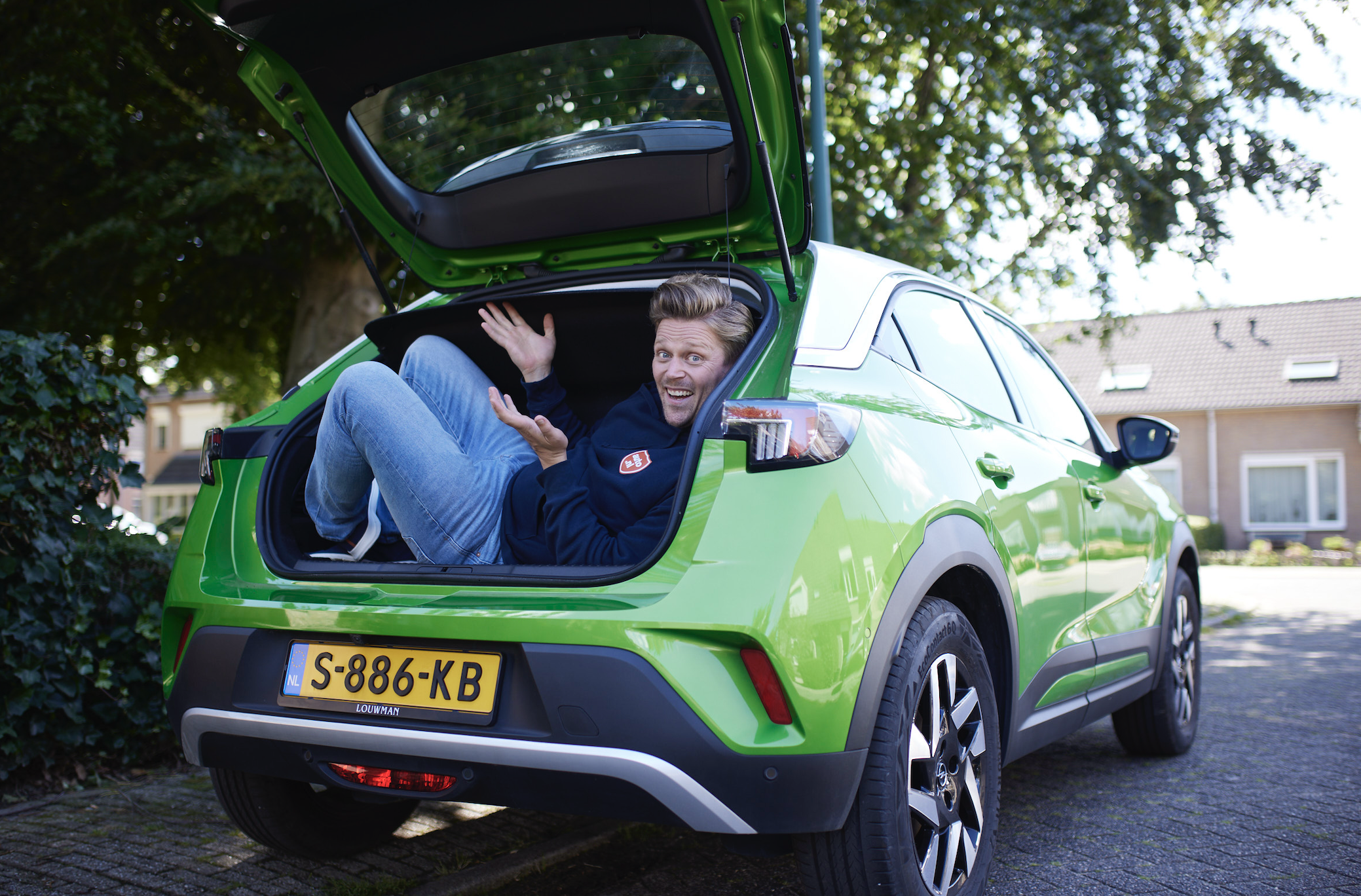 Alleen maar 'blije blikken' in nieuwe merkcampagne van auto.nl