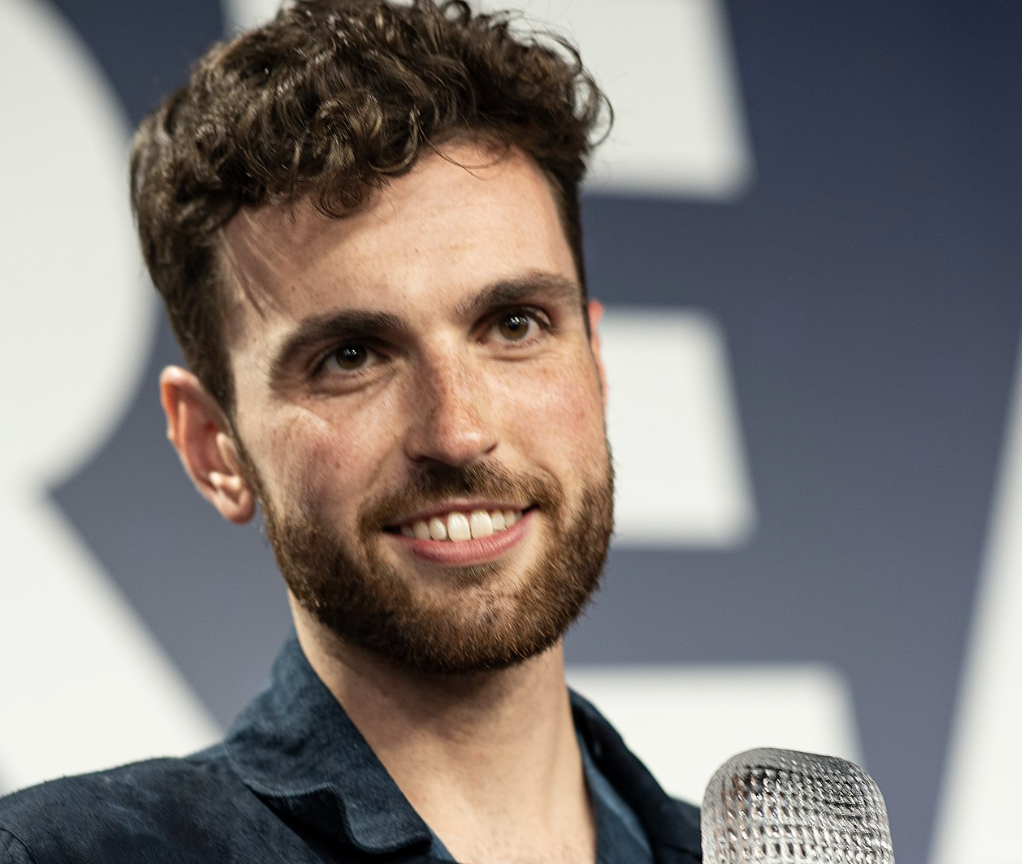 Duncan Laurence zingt Wilhelmus bij Grand Prix in Zandvoort