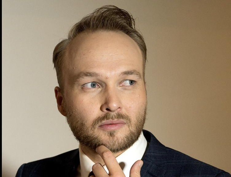 Erasmus Universiteit kent Arjen Lubach Lof der Zotheidspeld toe