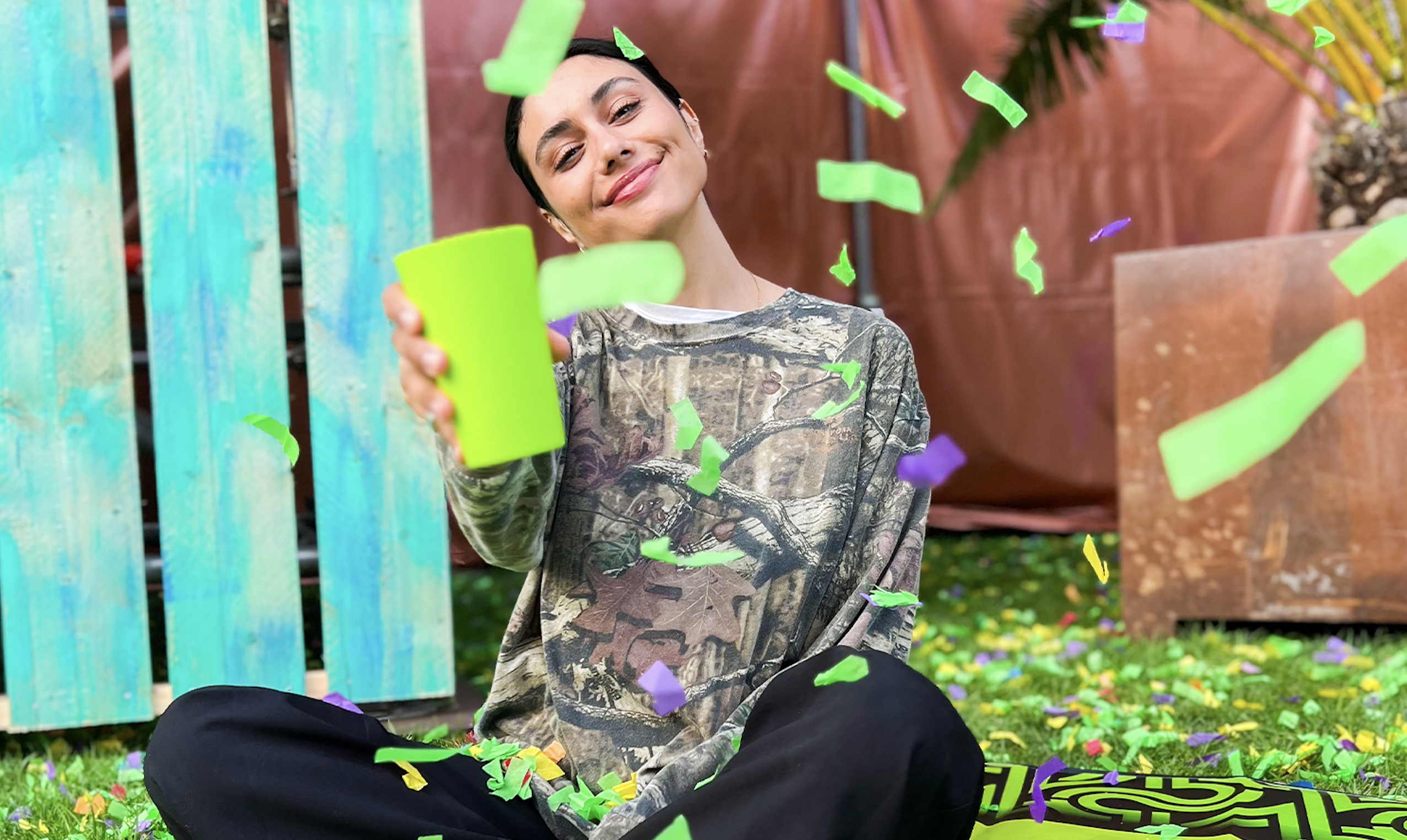 De Groene Cup van NPO 3FM breekt het ijs voor solo festivalgangers