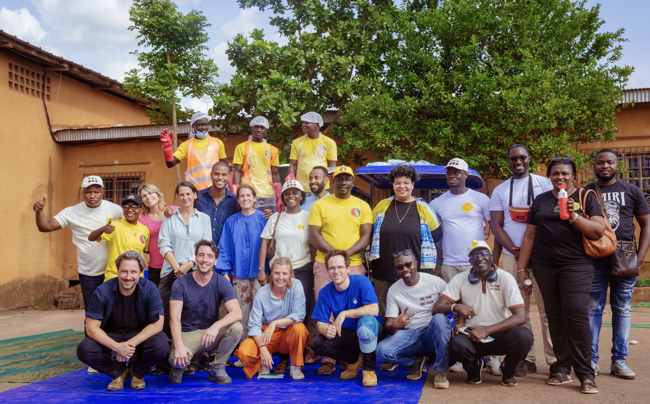 Tony's Chocolonely en Kumasi openen eerste fabriek voor cacaofruitsap