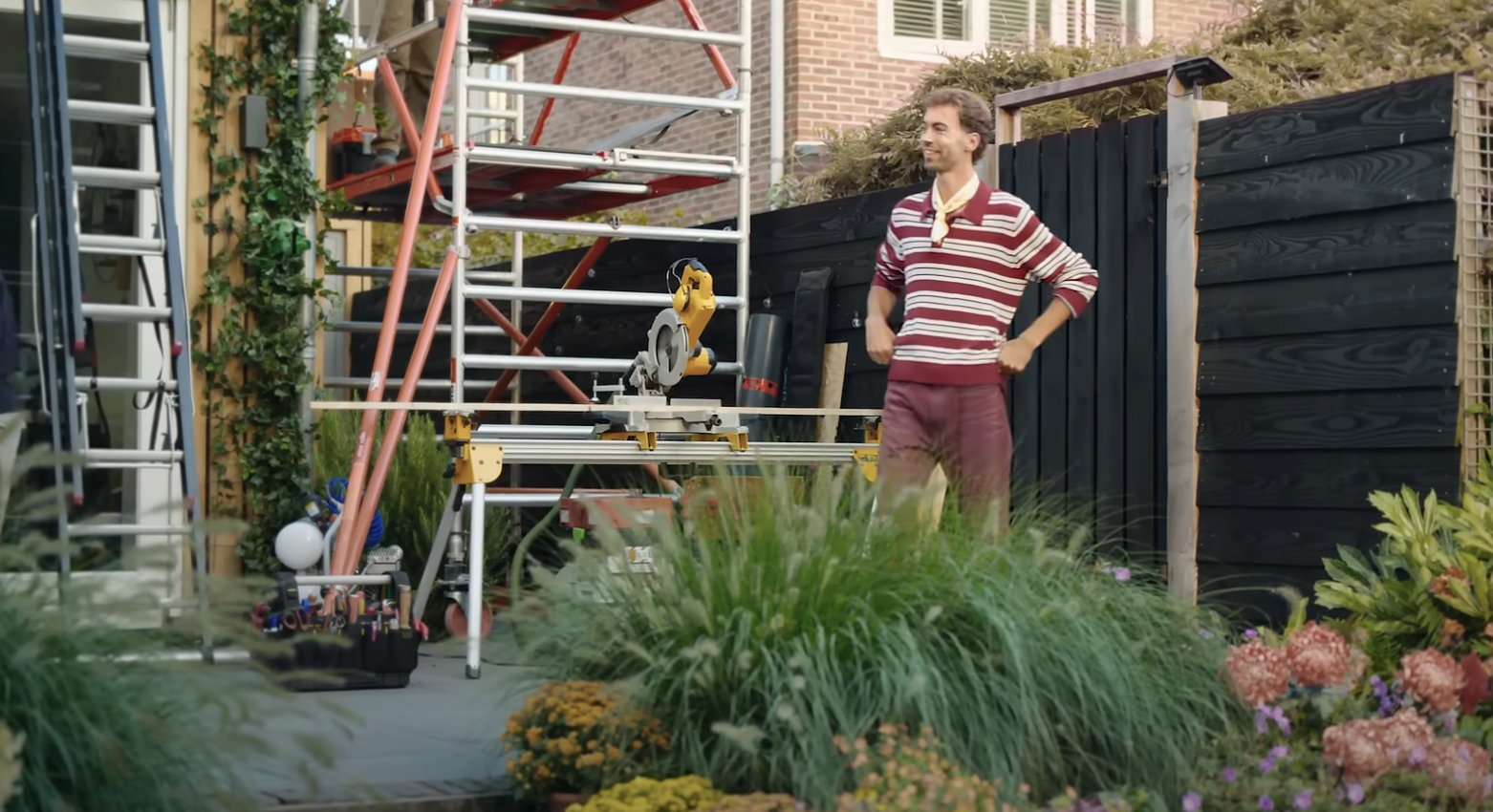 ING en Daan Alferink gluren bij de buren in nieuwe campagne 