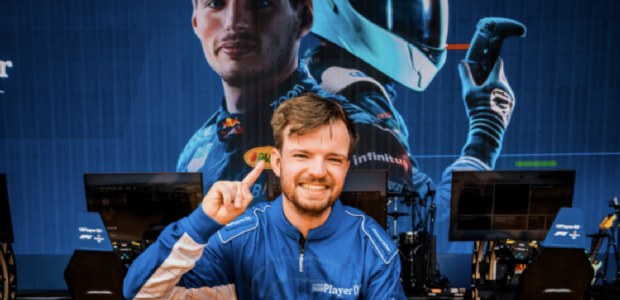 SIM-racer Floris Weijers wint plek in internationale finale tegen Max Verstappen