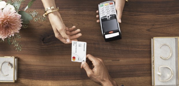 Knab introduceert de nieuwe betaalkaart Debit Mastercard