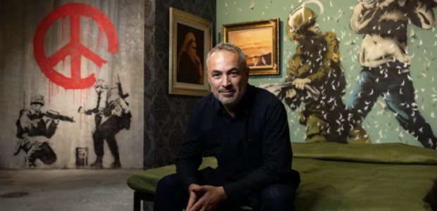 Appen met Hazis Vardar, founder van het Banksy Museum Amsterdam