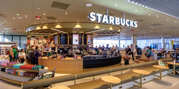 Nieuwe Starbucks-locatie van ruim 500 m² opent op Schiphol