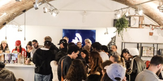 AWOL opent pop-up café voor rebranding presentatie 